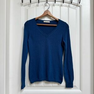 Uniqlo Blue V Neck Slim Fit Cashmere Sweater. Size S